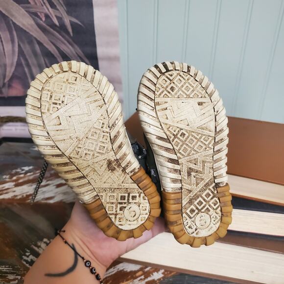 pre-owned cat & jack chukka boot sneakers zip up baby size 5 - Picture 3 of 7